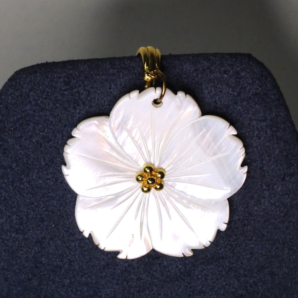 Joan Rivers Mother Of Pearl Pendant Only Hibiscus Statement Piece 25$
